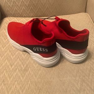 Guess sneakers Size 8’